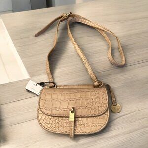 Cruz Carpisa NWT Faux Embossed Leather Small Crossbody Bag